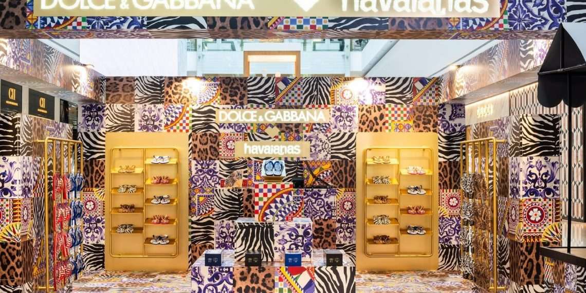 Collab entre Havaianas e Dolce&Gabbana esgota chinelos em menos de 48 horas