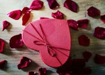 Presentes de uso pessoal, como itens de beleza, além de joias e bijuterias, são sempre populares para o Dia dos Namorados, representando cerca de 50,3% das preferências