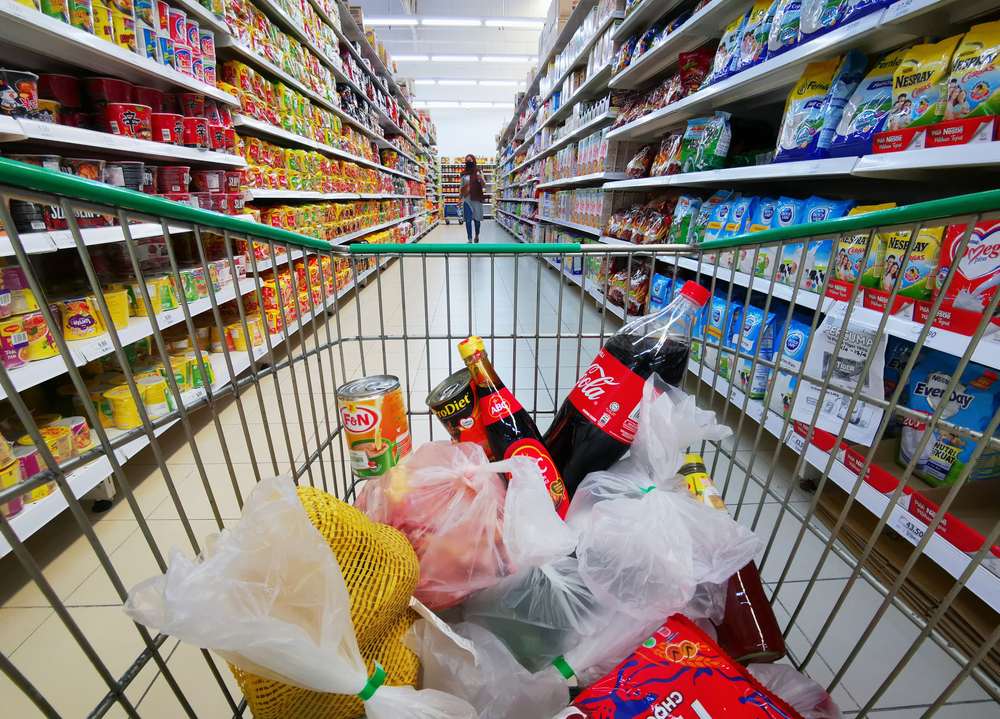 Consumo dentro do lar: carrinhos dos brasileiros estão mais cheios a cada viagem