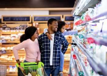 Intenção de consumo das famílias cresce pelo terceiro mês