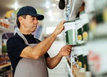 Serviços e comércio paulistas registraram recorde de emprego no 1º quadrimestre de 2024