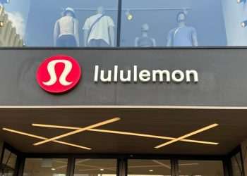 Lululemon amplia vendas, acelera recompra de ação e papel sobe mais de 4% em NY