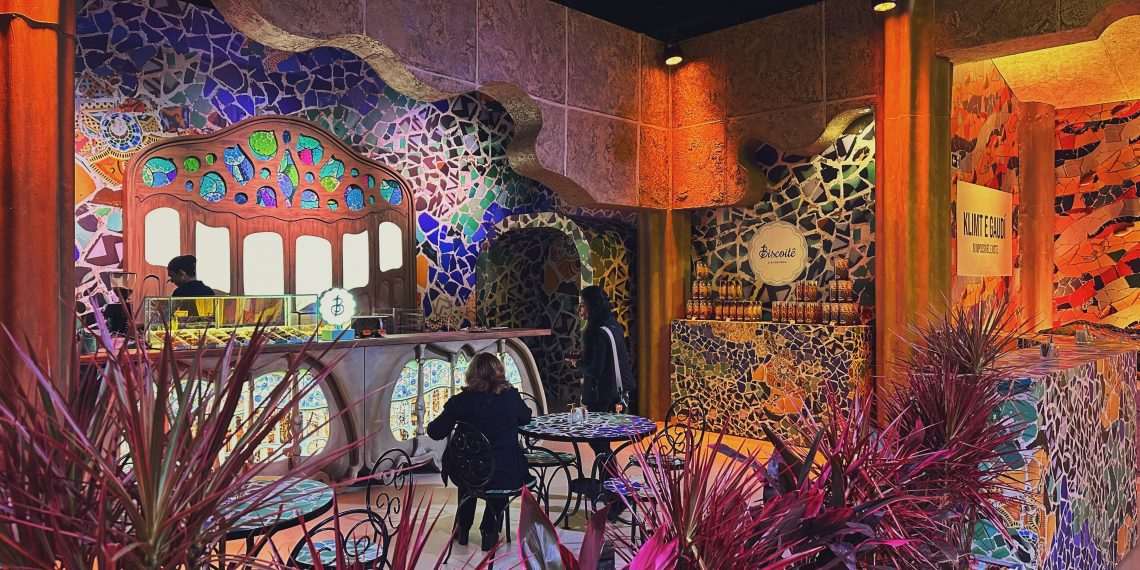 Biscoitê assina o café da exposição "Klimt e Gaudí, o impossível existe"