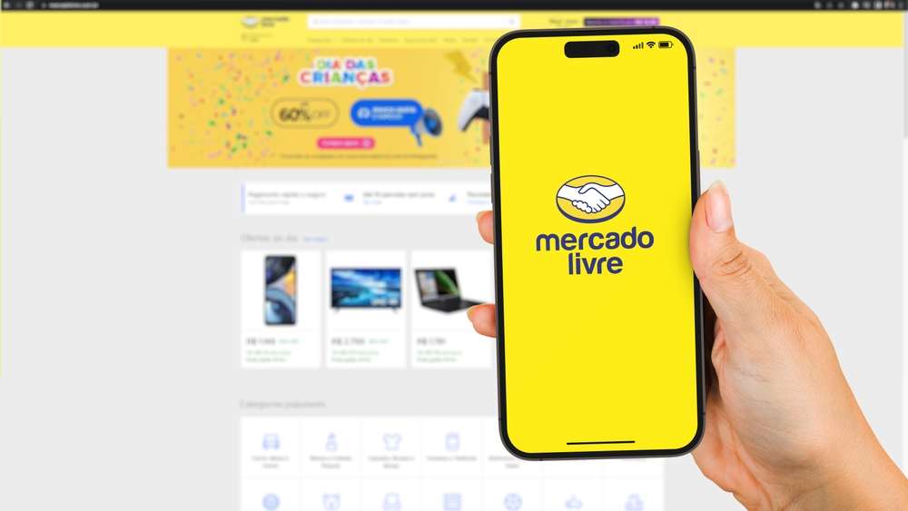 O Mercado Livre anuncia o lançamento do Mercado Shops Pro, um serviço de assessoria profissional em comércio eletrônico disponível tanto para donos de lojas integradas ao ecossistema Meli, por meio do Mercado Shops, quanto para grandes empresas em processo de digitalização. Com este novo programa, um a cada dois sellers crescem mais de 70% com o serviço de assessoria, e vendem 90% mais itens em menos de um ano, baseado nos resultados de 88 vendedores que participaram previamente da experiência. Além de contar com acompanhamento permanente de uma agência certificada, os participantes do Mercado Shops Pro têm acesso a programas para acelerar os negócios, por meio de investimentos e consultoria para descoberta de oportunidades. São oferecidas ainda sessões de consultoria e capacitações exclusivas. Essas experiências se somam aos benefícios diferenciais do ecossistema para escalar suas operações de forma completa e flexível, como integração com o e-commerce nº 1 da América Latina, cobertura de vendas seguras e envios para todo o país. “Com o Mercado Shops Pro, os vendedores têm acesso a tudo o que é necessário para acelerar seu crescimento e elevar os seus negócios a um nível extraordinário com o potencial do Mercado Livre. A assessoria profissional exclusiva inclui análise integral do negócio para melhorar a sua performance e rendimento, participação em programas de aceleração, acesso a eventos de networking com especialistas de mercado, e potencialização no uso de ferramentas de tecnologia e marketing digital, como Google, TikTok e Meta”, destaca Juliana Bispo, Head Comercial do Mercado Shops. As lojas com faturamento mensal acima de R$ 150 mil poderão acessar o Mercado Shops Pro sem custos adicionais. Os participantes terão suporte da agência certificada – bonificada por 30 dias, no mínimo – para configurar o catálogo, descobrir novas oportunidades comerciais e habilitar envios com a rede logística do ecossistema do Mercado Livre. O serviço também pode ser contratado por grandes empresas que utilizam o Mercado Shops em sua migração digital. Veja abaixo outros destaques da pesquisa com os participantes da experiência com o Mercado Shops Pro: Os programas de aceleração (citados por 21%), estímulos para aumentar as vendas (18%), maior agilidade na solução de problemas no ecossistema (13%), maior conhecimento do ecossistema (12%) foram as experiências mais destacadas pelos participantes do programa como benéficas para os seus negócios. Mais da metade das lojas que experimentaram as vantagens do Mercado Shops Pro tem mais de 10 anos de atividade e/ ou têm entre 10 e 49 empregados, em média; enquanto que três a cada quatro empreendimentos utilizam as redes sociais como parte de suas estratégias comerciais. No momento de definir os benefícios do uso do Mercado Shops, 21% dos participantes ressaltaram o enfoque no crescimento do negócio, e 21% o aumento na eficiência de envios por meio das ferramentas logísticas. Já 14% destacaram o conhecimento especializado. Mais de 700 PMEs utilizam o Mercado Shops no Brasil No Brasil, mais de 770 pequenas e médias empresas de diversas categorias – como eletrônica, imóveis, ferramentas, moda, saúde e esportes – utilizam o Mercado Shops, plataforma de vendas on-line do Mercado Livre que permite montar a sua própria loja virtual em um clique e com seu próprio domínio na web. Além de permitir personalizar a identidade das lojas, os usuários do Mercado Shops também têm mais chances de crescer na plataforma do Mercado Livre: as visitas aos anúncios veiculados no marketplace aumentam em até 30%, e os vendedores podem aumentar a sua reputação. “Após 25 anos desde a nossa fundação, nós do Mercado Livre seguimos sustentando a ideia de que a tecnologia é transformadora, gera valor e é o motor para o desenvolvimento de nossa região. É também a base para seguir democratizando o comércio eletrônico e os serviços financeiros na América Latina. Com a evolução do Mercado Shops, buscamos gerar impacto positivo em cada vez mais pessoas, comércios e PMEs de todo o país, fornecendo diferentes soluções para que eles possam seguir crescendo”, acrescenta Juliana Bispo.