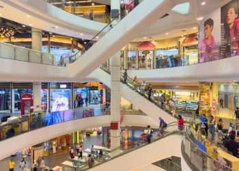 Fluxo de visitas a lojas físicas de shopping center crescem 10% no mês de junho