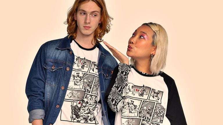 A RD Saúde atingiu no mês de julho uma nova marca. Com a abertura das primeiras filiais de 24 cidades do país, 600 municípios brasileiros têm agora pelo menos uma farmácia Raia ou Drogasil. Entre as novidades, estão Maracaju, em Mato Grosso; João Pinheiro, em Minas Gerais; Cajazeiras, na Paraíba; Águas de Lindoia, Brotas e Brodowski, em São Paulo; e Itapipoca, no Ceará — inaugurada em março, a loja do interior cearense se tornou simbólica por ter sido a de número 3.000 aberta pelo grupo. A expansão segue forte tanto nas regiões metropolitanas como nas cidades pequenas e médias do interior do país. A Raia e a Drogasil já têm filiais em 308 dos 319 municípios brasileiros com mais de 100 mil habitantes e a tendência é chegar a todos eles nos próximos anos. “O mais importante é que, em todos esses municípios, abrimos nossas farmácias com a mesma qualidade e cuidado no atendimento ao cliente, mantendo o padrão das marcas Raia e Drogasil, presentes em todos os estados do país”, afirma Marcilio Pousada, CEO da RD Saúde. A empresa tem 14 centros de distribuição para abastecer as farmácias em todo o país. O modelo de negócios é trabalhar físico e digital em conjunto. Cada filial serve como um “minicentro” de distribuição para levar mercadorias mais rapidamente aos clientes. As entregas em até uma hora saíram de 35 mil ao mês em janeiro de 2023 para 45 mil por dia em julho de 2024. Maior grupo do varejo farmacêutico do país, a RD Saúde tem market share de 16,2% e prevê abrir entre 280 e 300 novas lojas por ano em 2024 e 2025