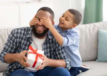 Dia dos Pais: 79% dos consumidores planejam comprar presentes com antecedência