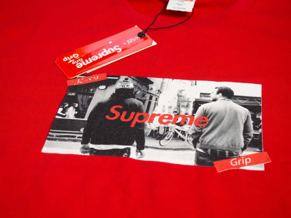 Dona de Ray-Ban e Oakley compra grife de streetwear Supreme por US$ 1,5 bilhão