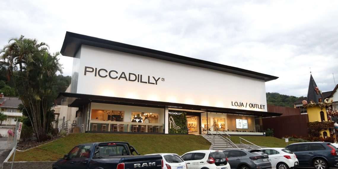Piccadilly reinaugura sua primeira loja e a transforma em flagship