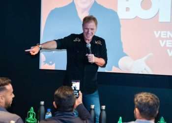 "Decisão de compra é emocional", diz Ciro Bottini, palestrante do ACBr Day