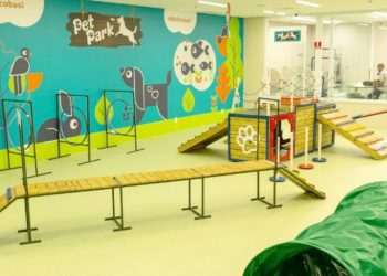 Cobasi inaugura PetPark e PetCafé mirando na experiência do cliente