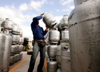 Governo oferecerá gás de cozinha para 20 milhões de famílias