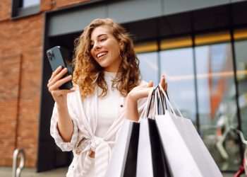 Apesar de queda no fluxo de visitas, faturamento do varejo cresce 7% em julho