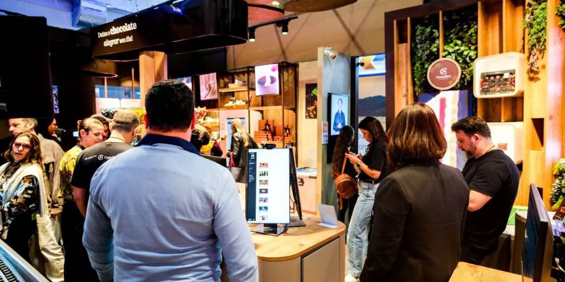 Loja futurista da Cacau Show une experiência física e digital no Latam Retail Show