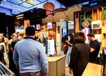 Loja futurista da Cacau Show une experiência física e digital no Latam Retail Show