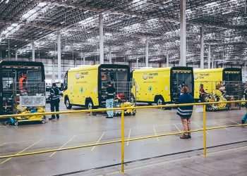 Mercado Livre adota vans 100% elétricas da Arrow Mobility para otimizar as entregas