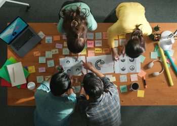 Para repensar negócios pelas transformações estruturais no trabalho e no emprego. Também no varejo