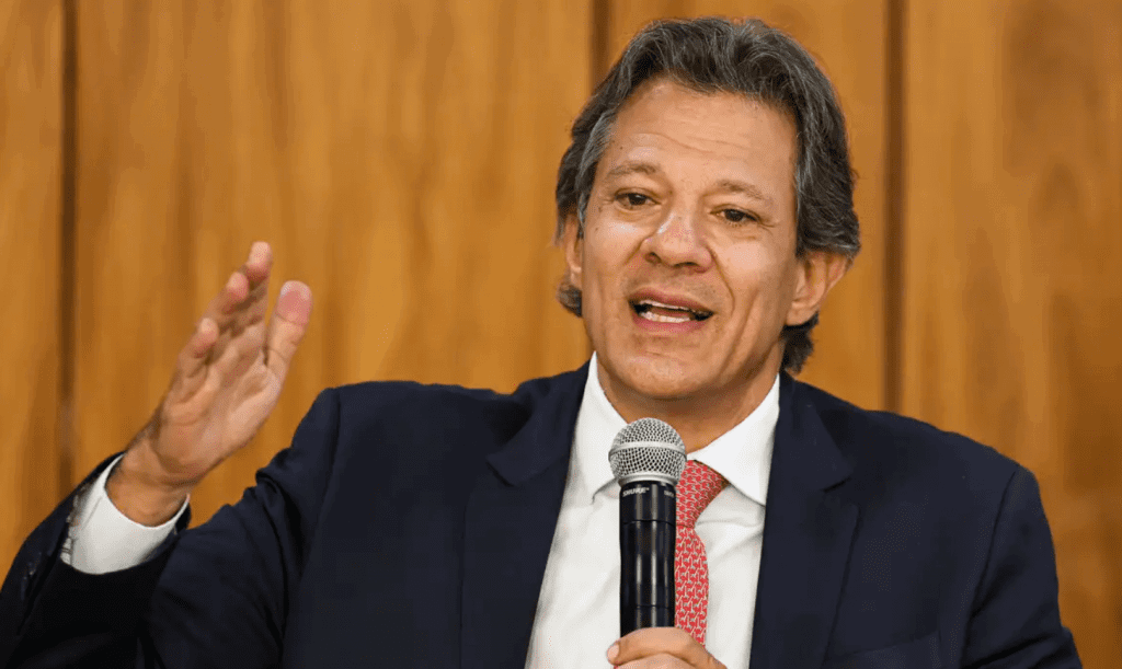 Haddad anuncia isenção de Imposto de Renda para quem ganha até R$ 5 mil