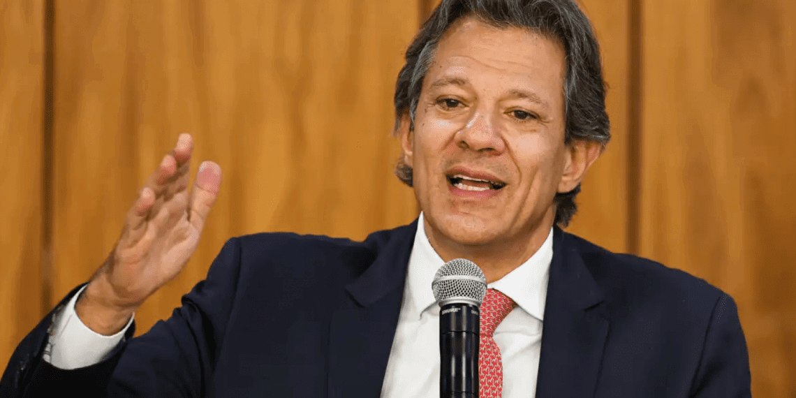 Haddad anuncia isenção de Imposto de Renda para quem ganha até R$ 5 mil