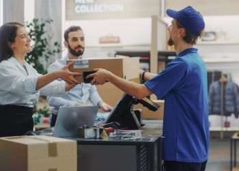 Entidades de varejo criticam fim da escala de trabalho 6x1