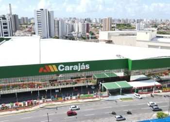 Carajás Home Center implanta pontos de recarga para veículos elétricos em suas unidades