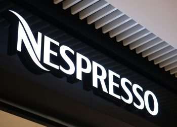 Nespresso transforma cápsulas de café em decoração natalina