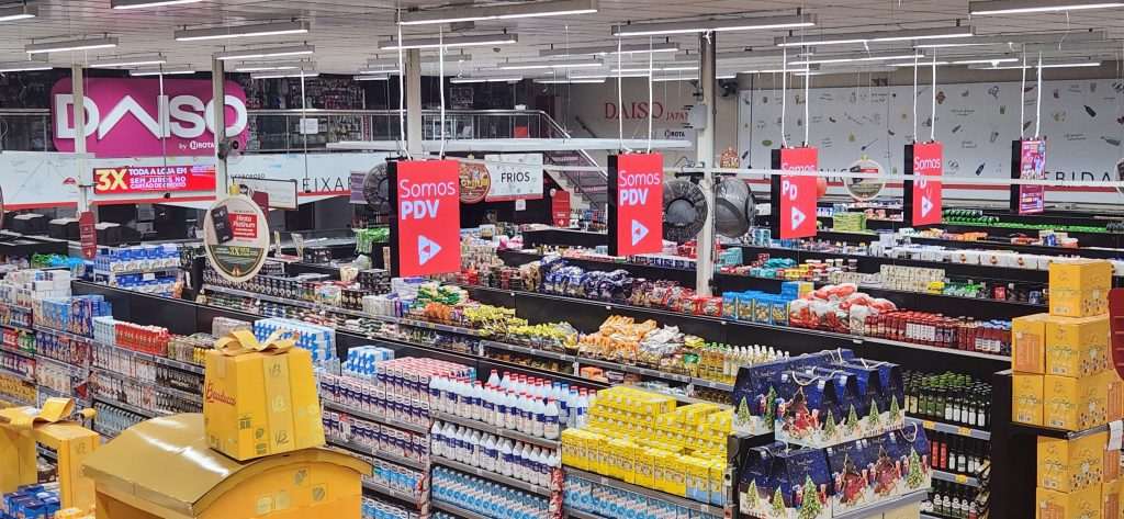 Retail Media inaugura divisão de mídia no varejo físico e amplia parceria com rede Hirota