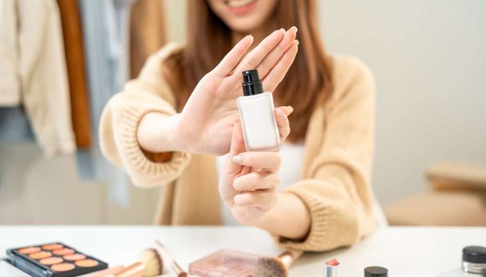 Internet ultrapassa TV aberta em publicidade, impulsionada por redes sociais e live shopping