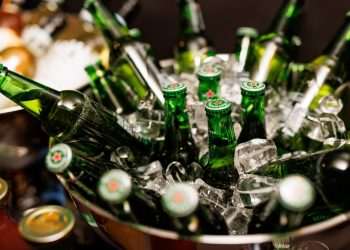 Heineken se prepara para aumento substancial de vendas no verão e festas de fim de ano