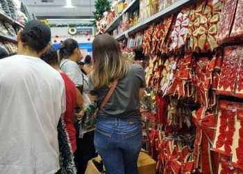 Brasileiros pretendem gastar, em média, R$ 500 em presentes no Natal