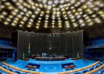 Senado aprova texto-base da regulamentação da reforma tributária e analisa destaques