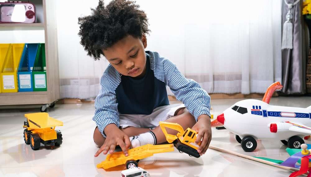 Fantasias e brinquedos eletrônicos são os presentes preferidos das crianças para este Natal