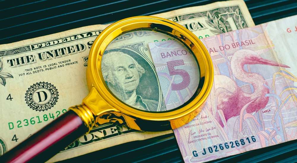 Dólar fecha a R$ 6,26 com incertezas sobre pacote e decisão do Fed