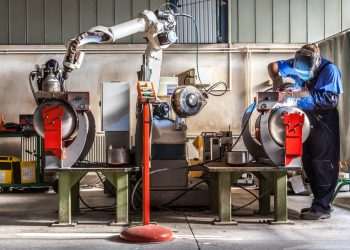 Atividade industrial registra queda de 11,4% em dezembro de 2024