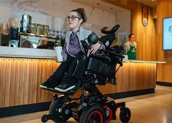 Starbucks estabelece referencial de acessibilidade no varejo com loja inclusiva