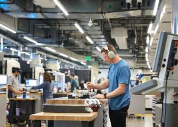 Apple revela planos de investir mais de US$ 500 bilhões nos EUA nos próximos 4 anos