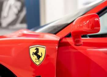 Ferrari tem receita acima do esperado com demanda por carros customizados