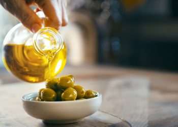 Ministério da Agricultura apreende 10,8 mil litros de azeite fraudado