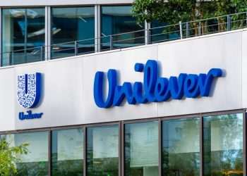 Unilever atende expectativas de lucro, mas projeta crescimento lento em 2025