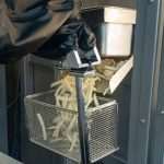 Hamburgueria CaliExpress tem chef robô e pagamento biométrico