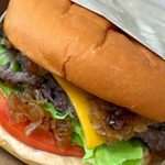 Hamburgueria CaliExpress tem chef robô e pagamento biométrico