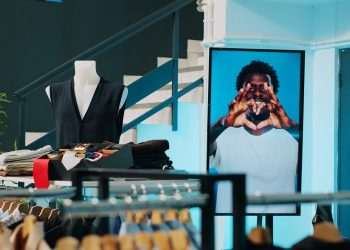 IAB Brasil lança guia com estratégias e oportunidades de retail media para o varejo