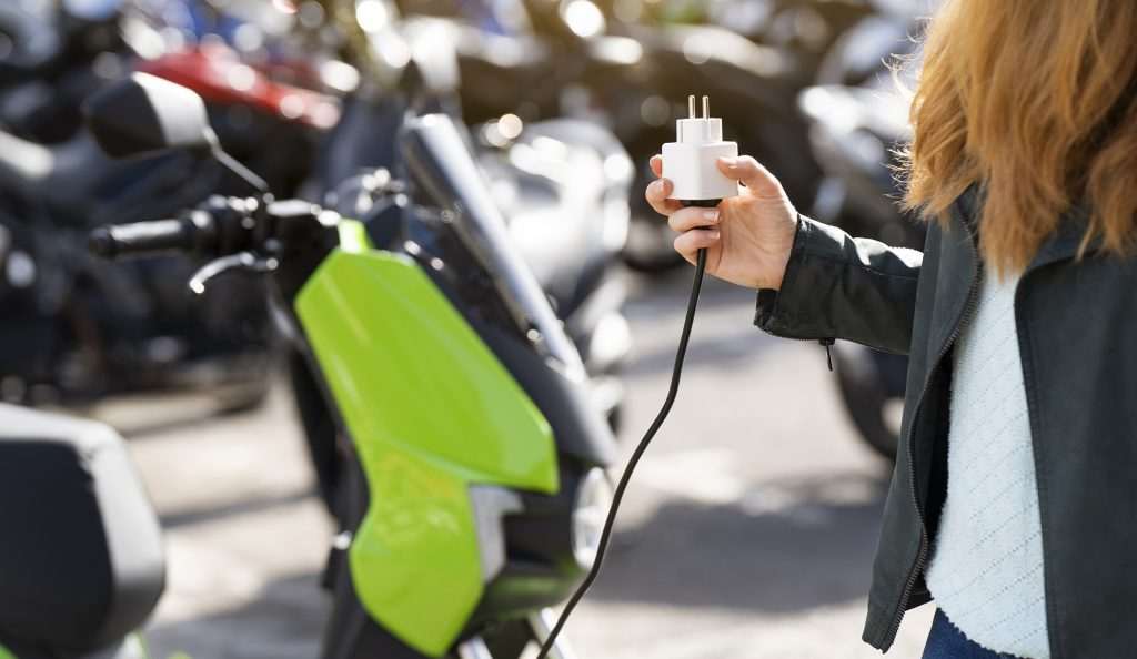 iFood e YvY Capital anunciam investimento para impulsionar motos elétricas no Brasil