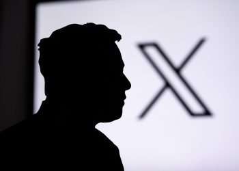 Musk afirma que X está sendo alvo de "enorme" ciberataque: "um país está envolvido", diz