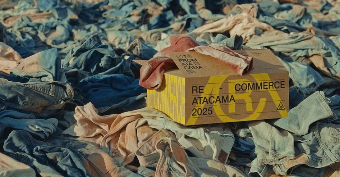 Re-commerce do Atacama: tudo sobre o projeto criado para tirar roupas descartadas do deserto