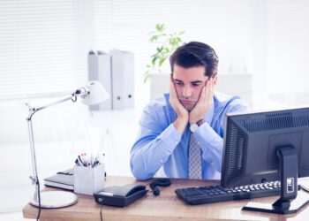 Com consumidor pessimista, confiança do comércio volta ao nível de 2021