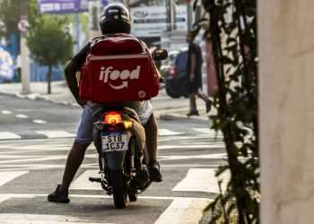 iFood e Eureciclo já reciclaram mais de 35 toneladas de bags usadas por entregadores