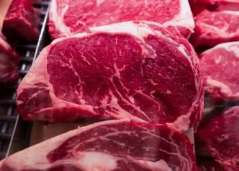 Abiec confirma suspensão de importação de carne de 3 empresas brasileiras pela China