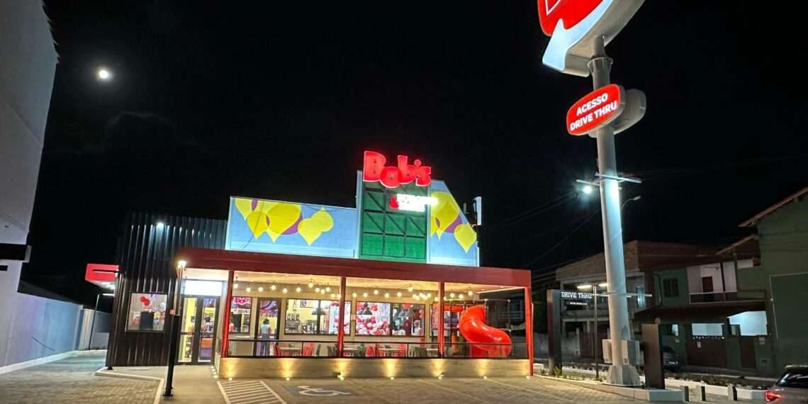 Bob's abre primeiro drive-thru em Cabo Frio