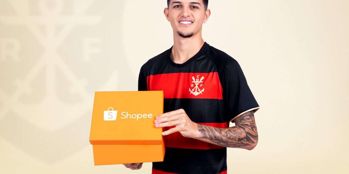 Shopee e Flamengo lançam camiseta retrô em edição especial para celebrar os 130 anos do clube